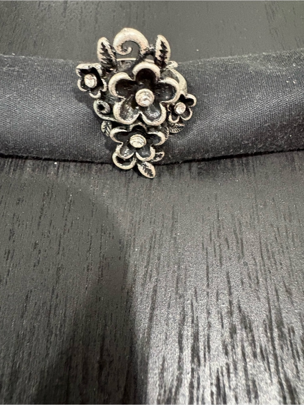 Vintage Guess Floral Ring (size 7)